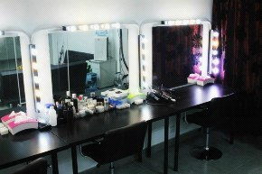 荃灣影樓專業(yè)攝影服務(wù) 為3至30人家庭定格溫馨時(shí)刻